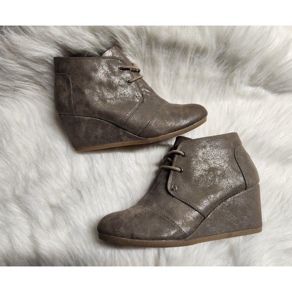 TOMS Desert Wedge Metallic Boots Size 9.5